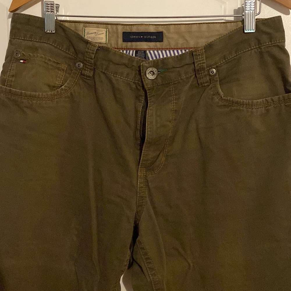 Tommy Hilfiger khaki’s. 34x34 - Picture 2 of 3